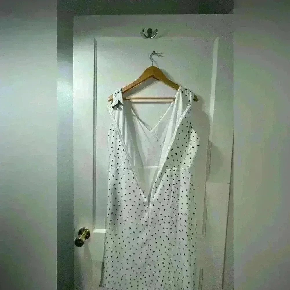 Donna Karan Faux Wrap Dress Womens 14
White Black Polka Dot Asymmetrical V Neck - Picture 4 of 5